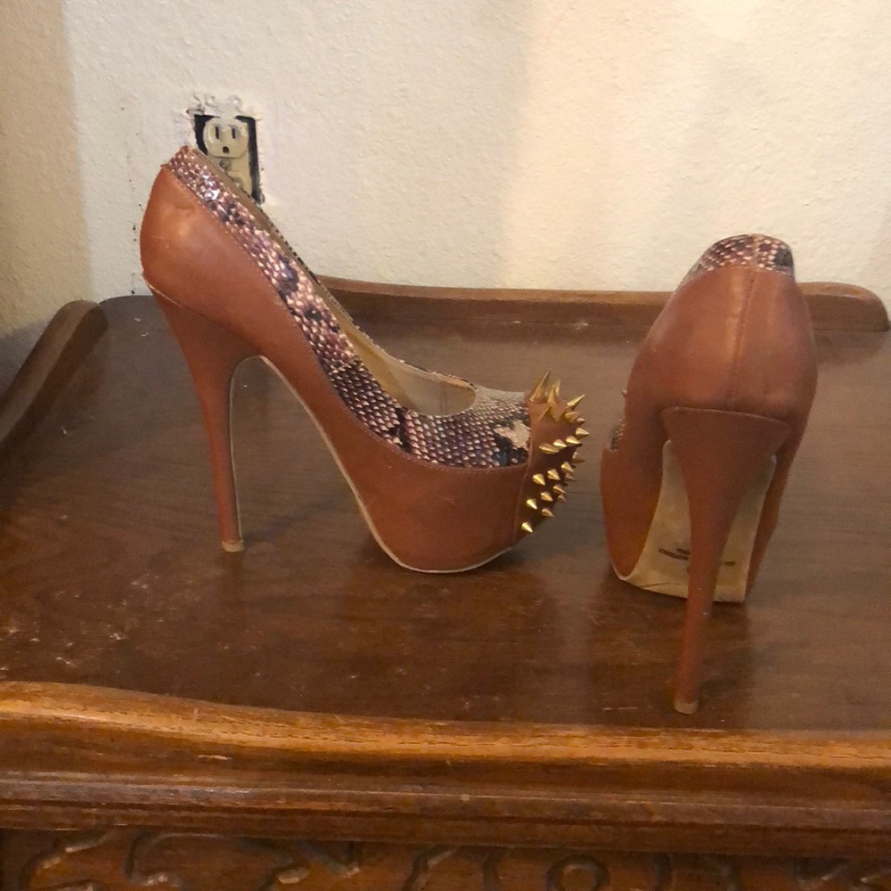 Heels - Picture 3 of 4